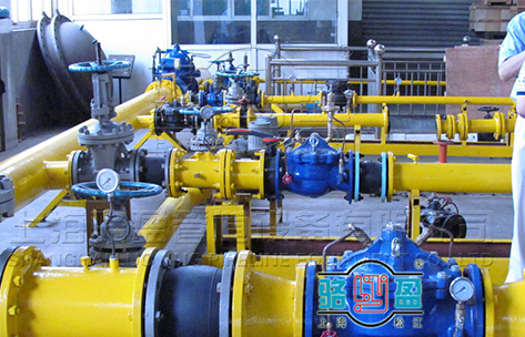 [自定義列表年），是一個多民族聚居的邊疆少數(shù)民族自治州，有10個世居民族，有241萬少數(shù)民族人口。紅河州有滇南政治、經(jīng)濟、軍事、文化中心，有~歷史文化名城建水；文獻名邦石屏；有河口和金水河兩個~級口岸。紅河是云南經(jīng)濟社會和人文自然的縮影，是云南近代工業(yè)的發(fā)祥地，也是中國走向東盟的陸路通道和橋頭堡。<br />駱盈管道作為專業(yè)的卡箍式<a href=https://www.huanjingjz.com target=_blank class=infotextkey>橡膠接頭</a>生產(chǎn)廠家，占地面積4000平方米，我們有專業(yè)的生產(chǎn)車間，完善的質(zhì)檢系統(tǒng)，同時對于<a href=https://www.huanjingjz.com target=_blank class=infotextkey>橡膠軟接頭</a>有著豐富的產(chǎn)品生產(chǎn)和安裝經(jīng)驗，我公司是云南省紅河州卡箍式橡膠接頭行業(yè)非常具有代表性的廠家，建廠至今已經(jīng)有二十多年的發(fā)展歷史，可以說見證了大半個云南省紅河州卡箍式橡膠接頭行業(yè)發(fā)展歷程。駱盈管道深知用戶的信賴和支持才是企業(yè)長久發(fā)展源源不斷的動力。所以對于用戶所提供的各種管道安裝問題我們都會以全心全意的服務態(tài)度向您詳細解答。
用戶比較常見的接頭種類就是通用型橡膠軟接頭，這種接頭類型是其他種類卡箍式橡膠接頭結(jié)構(gòu)的基礎，這種橡膠軟接頭的技術條件發(fā)展的很為成熟，并且迄今為止此類卡箍式橡膠接頭的銷售總量也是位居所有管道接頭種類的榜首，這一點就說明了這種橡膠軟接頭在國內(nèi)市場的需求還是非常大的，但是從另一個角度上講，這種卡箍式橡膠接頭與其他特殊類的卡箍式橡膠接頭，諸如耐油，耐酸堿等類型相比缺少產(chǎn)品的附加值，同樣還能夠反應現(xiàn)階段的卡箍式橡膠接頭行業(yè)的發(fā)展還是處于一個科技投入較低的程度，這也是當前行業(yè)的總體發(fā)展的一個弊病。
如何才能夠改變這一現(xiàn)狀，使得橡膠軟連接行業(yè)朝著更高層次的方向發(fā)展是擺在全體生產(chǎn)廠家面前的共同課題。駱盈管道其中的一員，早在2010年就開始研發(fā)和探索科技創(chuàng)新型的橡膠軟接頭產(chǎn)品，提高資源利用率，提升產(chǎn)品的附加值，這樣才能夠讓橡膠軟接頭產(chǎn)品具有更大的發(fā)展空間。現(xiàn)階段我公司正朝著三個方向進行探索。
首先是產(chǎn)品的生產(chǎn)工藝和生產(chǎn)設備的更新?lián)Q代，我公司已經(jīng)開始采用很新的電腦數(shù)控技術進行產(chǎn)品的生產(chǎn)，使得產(chǎn)品的各項數(shù)據(jù)誤差有效的控制在了千分級的范圍內(nèi)，從而使得接頭行業(yè)逐步向著機械化更高水平邁進，在保證產(chǎn)品質(zhì)量的前提下，提高生產(chǎn)效率。
其次，積極了解行業(yè)很新的發(fā)展方向，加強與國外相關企業(yè)的技術和人才交流，共同促進世界范圍內(nèi)管道行業(yè)的新變革。
很后就是針對橡膠軟接頭的材料回收問題，駱盈管道現(xiàn)已成功研制了多種可降解的卡箍式橡膠接頭材質(zhì)，縮短了產(chǎn)品的降解周期，從而使得云南省紅河州卡箍式橡膠接頭產(chǎn)品更加的綠色~。
駱盈管道作為專業(yè)的卡箍式橡膠接頭生產(chǎn)廠家，產(chǎn)品從生產(chǎn)，制作，加工，質(zhì)檢，每一個環(huán)節(jié)都做到精益求精，確保產(chǎn)品質(zhì)量能夠符合用戶的實際需求，對于每一位顧客都做到盡職盡責，駱盈卡箍式橡膠接頭價格在行業(yè)內(nèi)部都是非常具有優(yōu)勢，歡迎大家來電咨詢和選購。駱盈，是您前進路上值得信賴的伙伴。<h3>技術參數(shù)</h3>
<table cellspacing=